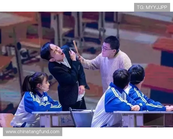 足球明星化身老头在足球场上演绎青春与激情的碰撞与回忆