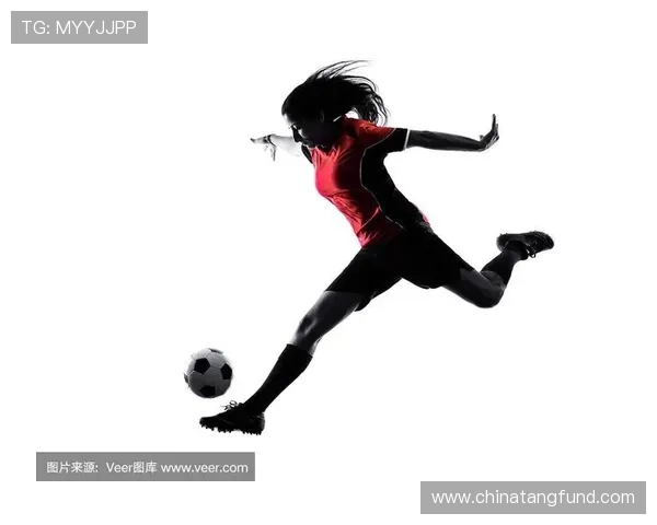 足球明星剪影高清图集展现传奇瞬间与激情时刻