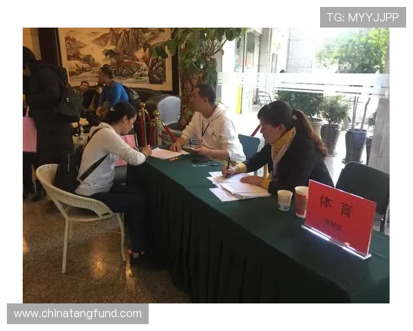 足球明星华丽出场瞬间集锦让你感受赛场魅力与风采